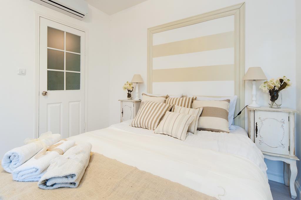 Chic 3Br Apt W Sauna & Parking On The Beach By Sea N' Rent Tel Aviv Room photo
