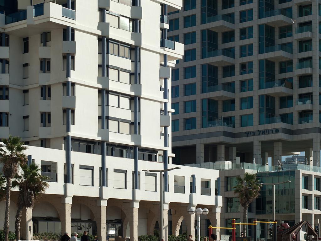 Chic 3Br Apt W Sauna & Parking On The Beach By Sea N' Rent Tel Aviv Room photo